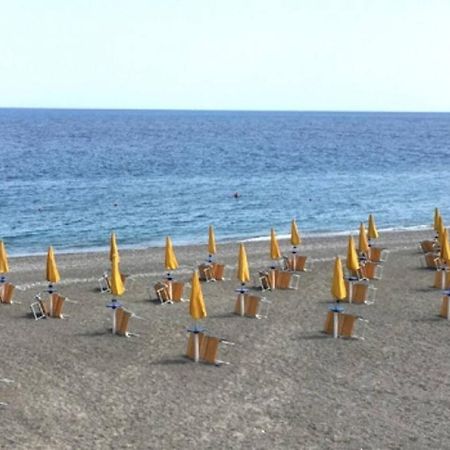 Casa Vacanze Thea Giardini-Naxos Buitenkant foto