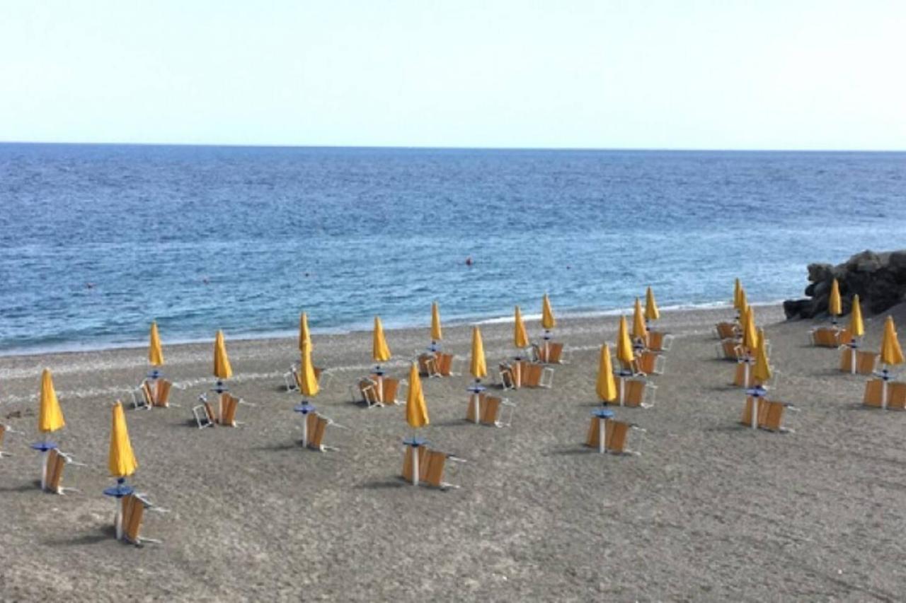 Casa Vacanze Thea Giardini-Naxos Buitenkant foto